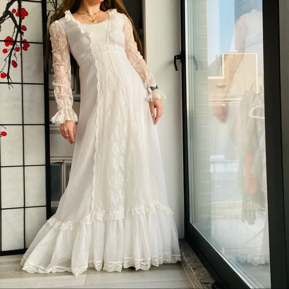 Vintage Organza Ruffle Lace Layered Ivory White Bishop Long Sleeve Wedding Dress - Picture 6 of 17